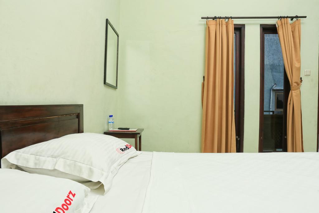 מלון Reddoorz @ Mataram Kuta 3 מראה חיצוני תמונה